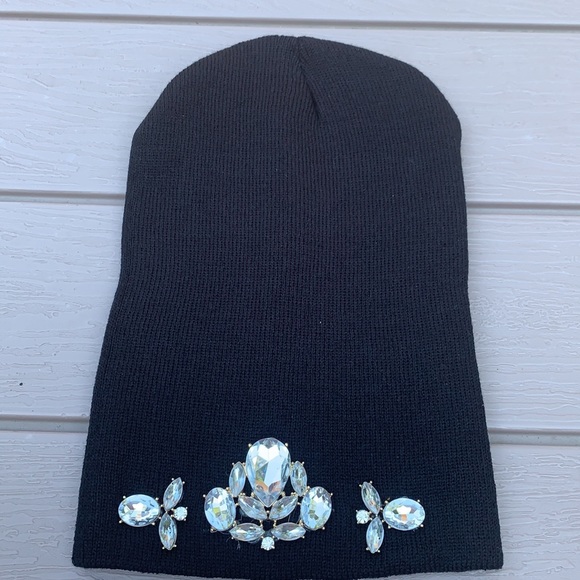 New Women’s Black Gemmed Beanie - Picture 7 of 7